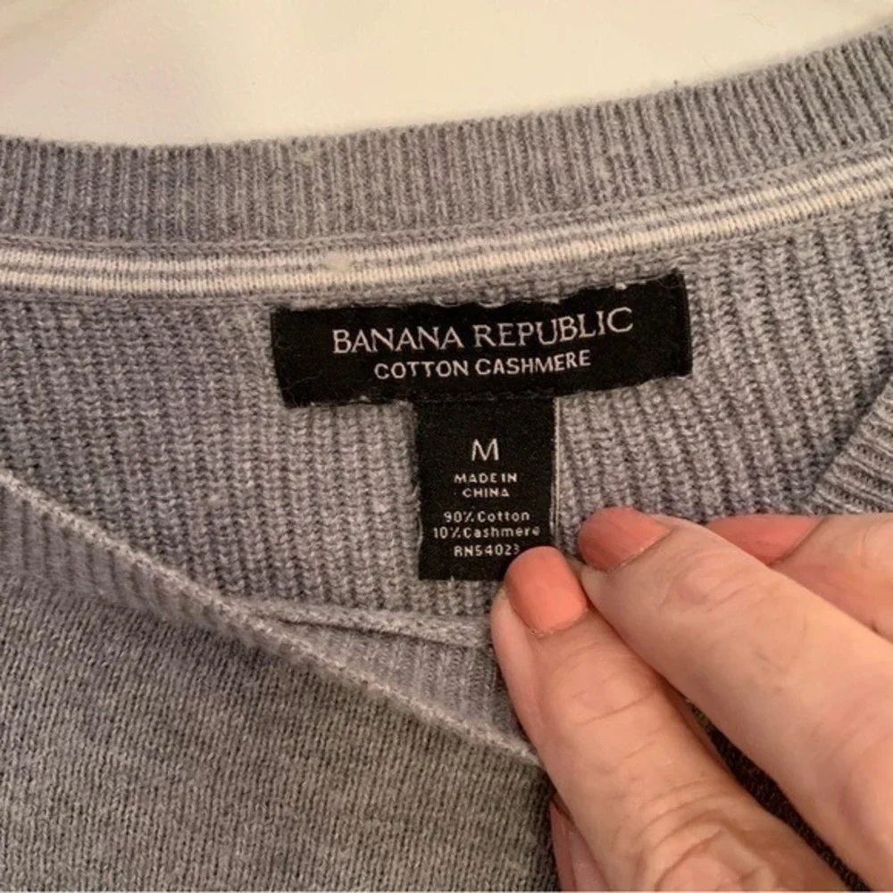 *2/$38*.BANANA REPUBLIC. GREY/NAVY. Cashmere/Cotton Blend Men's sweaters Size M‎